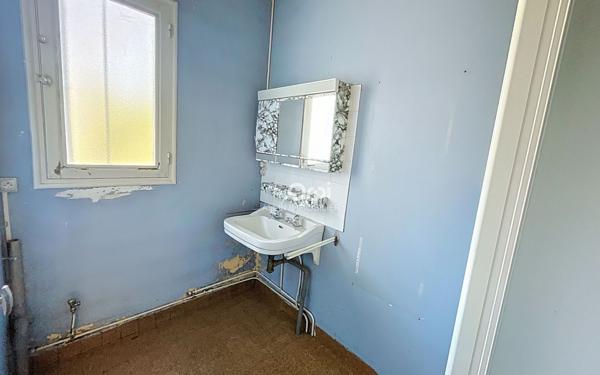 Immeuble à vendre    7 pièces •  Vallon-en-Sully