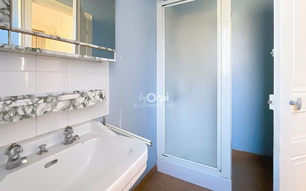 Immeuble à vendre    7 pièces •  Vallon-en-Sully