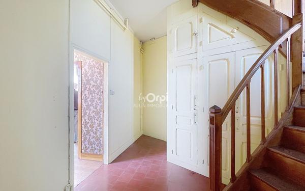 Immeuble à vendre    7 pièces •  Vallon-en-Sully