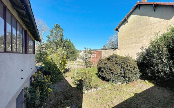 Immeuble à vendre    7 pièces •  Vallon-en-Sully