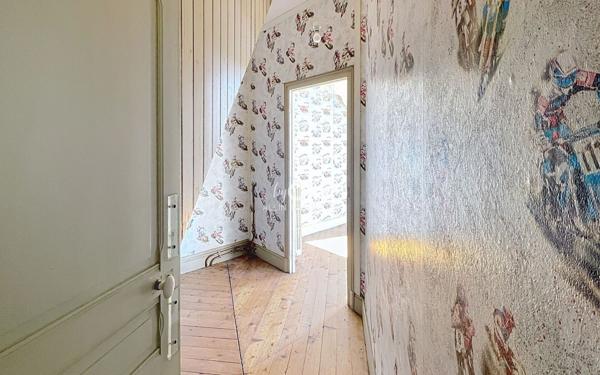 Immeuble à vendre    7 pièces •  Vallon-en-Sully