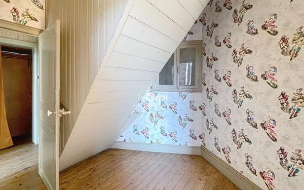 Immeuble à vendre    7 pièces •  Vallon-en-Sully