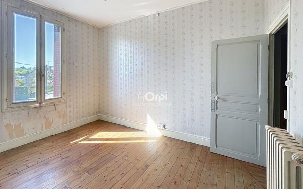 Immeuble à vendre    7 pièces •  Vallon-en-Sully