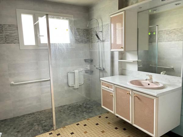 Maison familiale 7 pièces – 230 m² – Terrain 1 231 m² – Fort potentiel