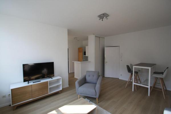 A LOUER : T2 à LILLE • Rue Pierre Mauroy - Gare Lille Flandre • 1 015 € CC • Réf. G379-2