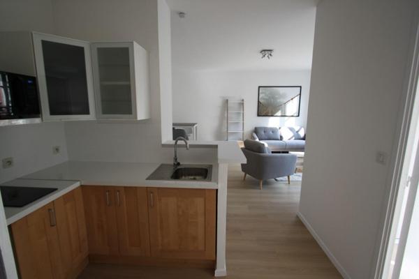 A LOUER : T2 à LILLE • Rue Pierre Mauroy - Gare Lille Flandre • 1 015 € CC • Réf. G379-2