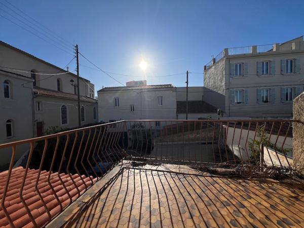 Marseille (13007) VENTE MAISON 95 M2 R+1 A RENOVER COUR TERRASSE PARKING AU COEUR D'ENDOUME 13007 MARSEILLE