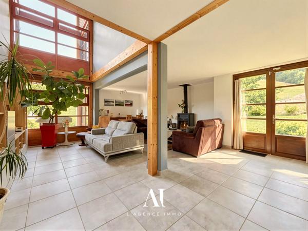 Maison d'architecte T7 Lumineuse 5 Chambres 229m2 Grand sous sol Vue Jura Gex 01170