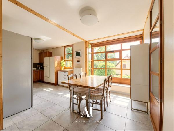 Maison d'architecte T7 Lumineuse 5 Chambres 229m2 Grand sous sol Vue Jura Gex 01170