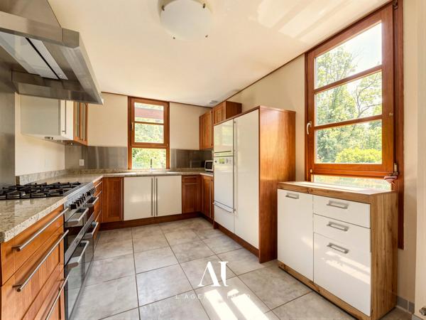 Maison d'architecte T7 Lumineuse 5 Chambres 229m2 Grand sous sol Vue Jura Gex 01170