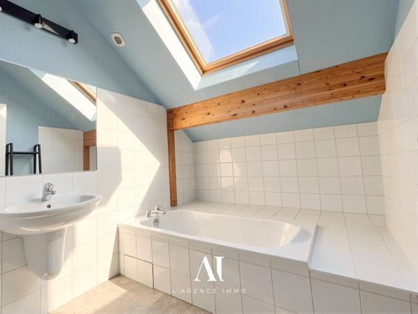 Maison d'architecte T7 Lumineuse 5 Chambres 229m2 Grand sous sol Vue Jura Gex 01170