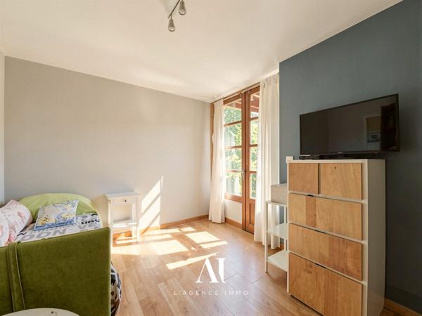 Maison d'architecte T7 Lumineuse 5 Chambres 229m2 Grand sous sol Vue Jura Gex 01170