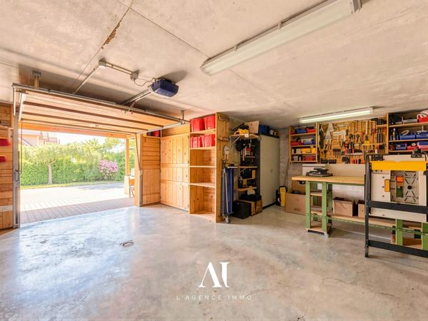 Maison d'architecte T7 Lumineuse 5 Chambres 229m2 Grand sous sol Vue Jura Gex 01170