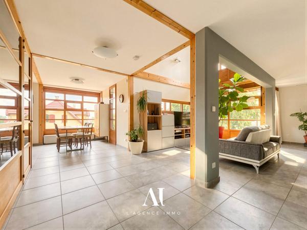 Maison d'architecte T7 Lumineuse 5 Chambres 229m2 Grand sous sol Vue Jura Gex 01170