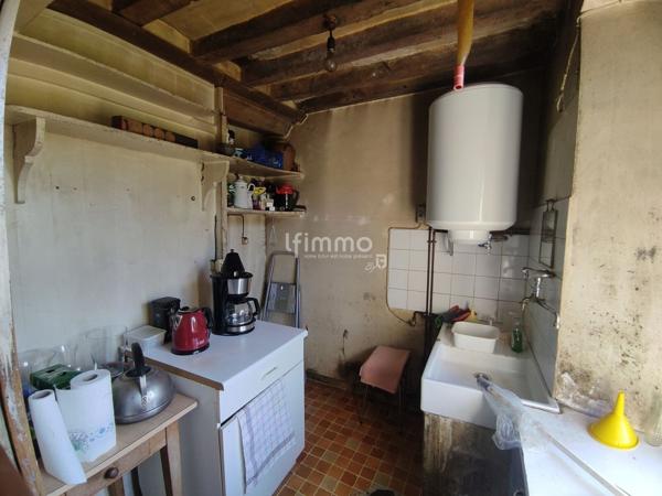 Charmante maison en pierre à rénover dans cadre paisible