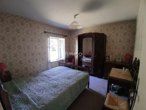 Charmante maison en pierre à rénover dans cadre paisible