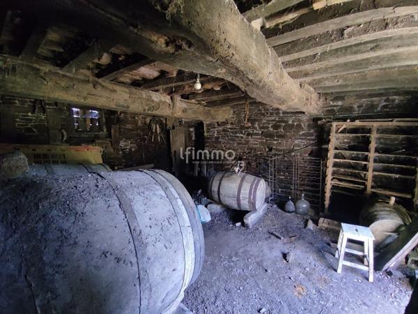 Charmante maison en pierre à rénover dans cadre paisible