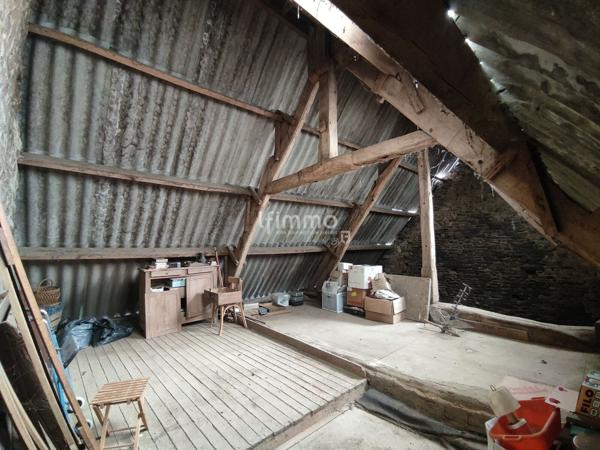 Charmante maison en pierre à rénover dans cadre paisible