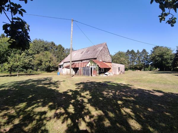Charmante maison en pierre à rénover dans cadre paisible