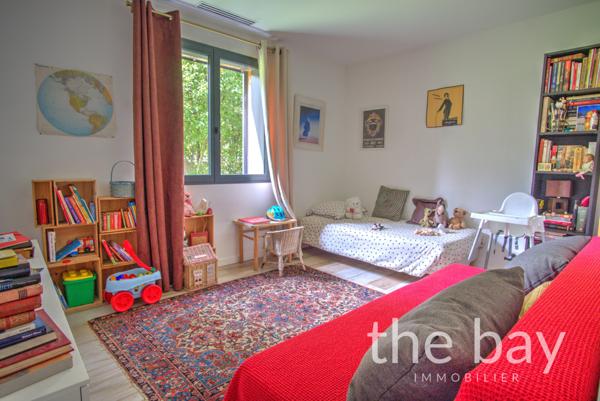 Gujan-Mestras (33470) Maison 5 chambres – Rénovée – Terrain arboré – Quartier recherché