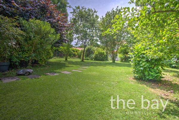 Gujan-Mestras (33470) Maison 5 chambres – Rénovée – Terrain arboré – Quartier recherché