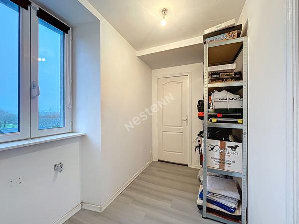 Maison de bourg à vendre au coeur de Montguillon avec deux chambres et un terrain de plus de 300m2