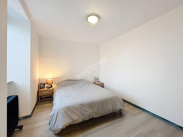 Maison de bourg à vendre au coeur de Montguillon avec deux chambres et un terrain de plus de 300m2