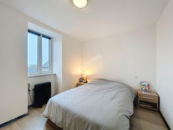 Maison de bourg à vendre au coeur de Montguillon avec deux chambres et un terrain de plus de 300m2