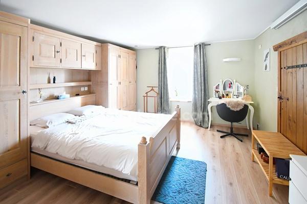 MAISON DE CARACTÈRE 284 M² – TERRAIN 30 ARES – 4 CHAMBRES, BUREAU, 2 SALLES DE BAIN, SALLE DE JEUX, SALLE DE SPORT