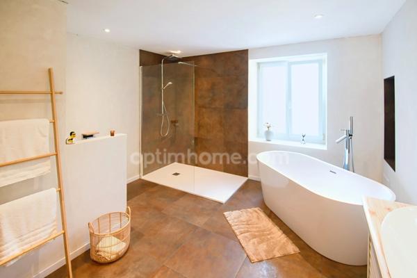 MAISON DE CARACTÈRE 284 M² – TERRAIN 30 ARES – 4 CHAMBRES, BUREAU, 2 SALLES DE BAIN, SALLE DE JEUX, SALLE DE SPORT