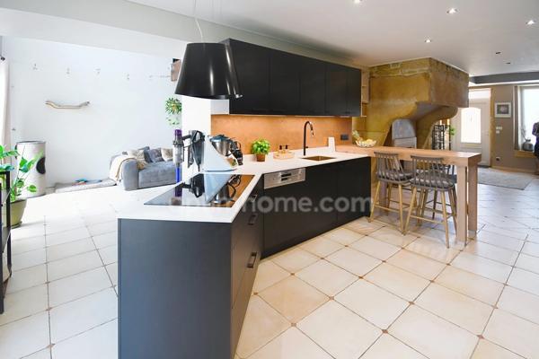 MAISON DE CARACTÈRE 284 M² – TERRAIN 30 ARES – 4 CHAMBRES, BUREAU, 2 SALLES DE BAIN, SALLE DE JEUX, SALLE DE SPORT