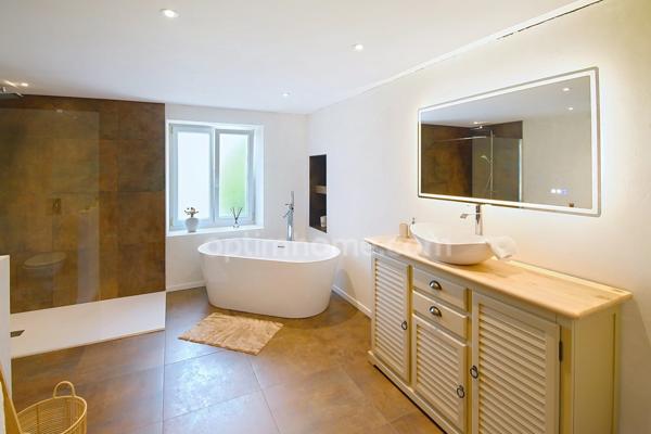 MAISON DE CARACTÈRE 284 M² – TERRAIN 30 ARES – 4 CHAMBRES, BUREAU, 2 SALLES DE BAIN, SALLE DE JEUX, SALLE DE SPORT