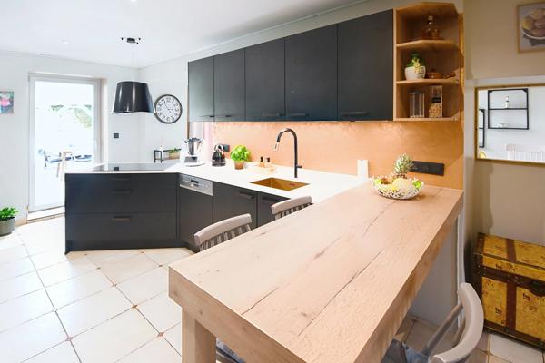 MAISON DE CARACTÈRE 284 M² – TERRAIN 30 ARES – 4 CHAMBRES, BUREAU, 2 SALLES DE BAIN, SALLE DE JEUX, SALLE DE SPORT