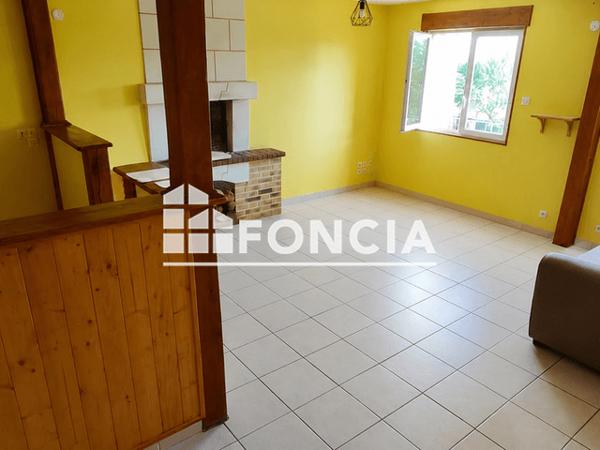 Location Maison 4 pièces 113 m² - 34 rue du 11 Août 1944 Peze Le Robert 72140