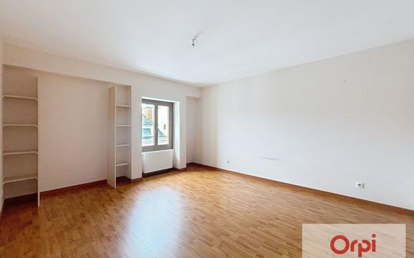 Appartement à louer    4 pièces • 162,44 m2 Montluçon