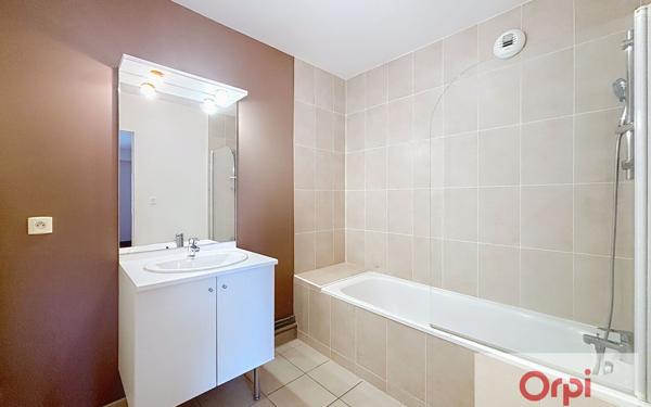 Appartement à louer    4 pièces • 162,44 m2 Montluçon