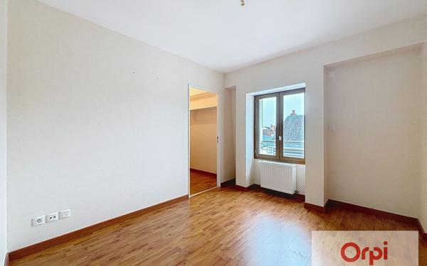 Appartement à louer    4 pièces • 162,44 m2 Montluçon