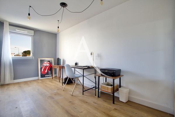 CASTELNAU-LE-LEZ - QUARTIER CLAIRVAL - DANS RÉSIDENCE RÉCENTE - APPARTEMENT T3 RÉNOVÉ AVEC TERRASSE ET DOUBLE BOX FERMÉ .