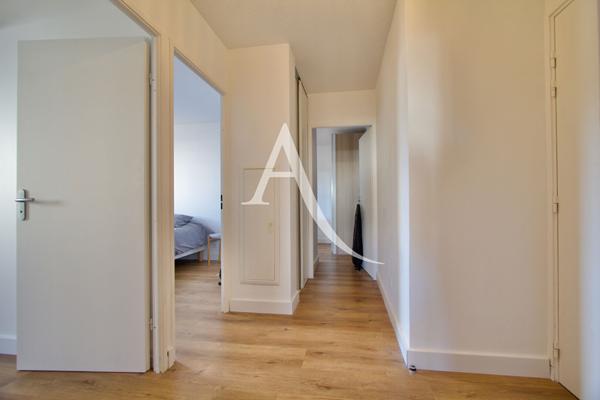 CASTELNAU-LE-LEZ - QUARTIER CLAIRVAL - DANS RÉSIDENCE RÉCENTE - APPARTEMENT T3 RÉNOVÉ AVEC TERRASSE ET DOUBLE BOX FERMÉ .