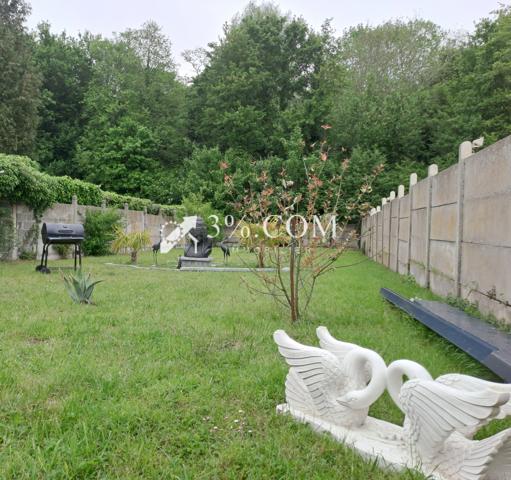 Maison
                                                                                                                                                                                                                                                                                                                        7 pièce(s)                                                                                                                                                                                                          3 chambre(s)                                                                                                                                                                                                          112  m²