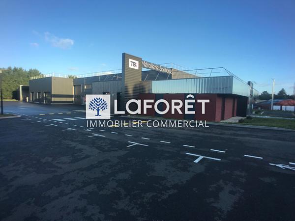 Location local commercial Connerré - 1162 m² - 5 500 €/mois