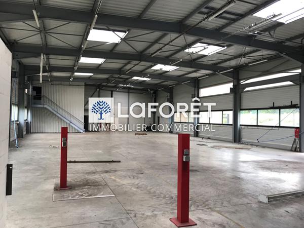 Location local commercial Connerré - 1162 m² - 5 500 €/mois