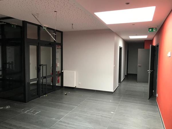 Location local commercial Connerré - 1162 m² - 5 500 €/mois