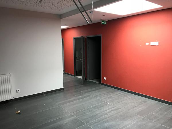 Location local commercial Connerré - 1162 m² - 5 500 €/mois