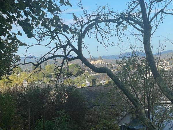 Immeuble - Oloron-sainte-marie - Réf.:205450 SPECIAL INVESTISSEURS - A SAISIR IMMEUBLE DE TROIS LOGEMENTS AVEC JARDIN DE 600 M² -