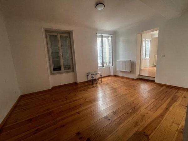 Immeuble - Oloron-sainte-marie - Réf.:205450 SPECIAL INVESTISSEURS - A SAISIR IMMEUBLE DE TROIS LOGEMENTS AVEC JARDIN DE 600 M² -