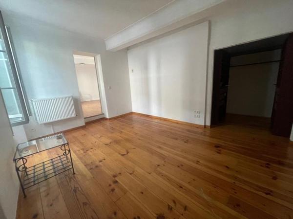 Immeuble - Oloron-sainte-marie - Réf.:205450 SPECIAL INVESTISSEURS - A SAISIR IMMEUBLE DE TROIS LOGEMENTS AVEC JARDIN DE 600 M² -