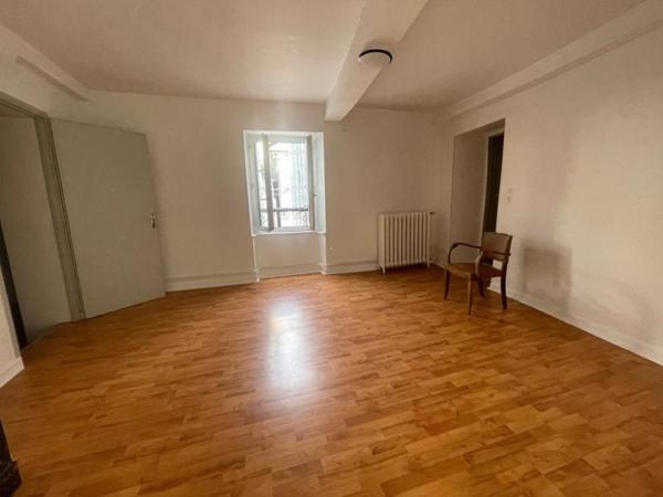 Immeuble - Oloron-sainte-marie - Réf.:205450 SPECIAL INVESTISSEURS - A SAISIR IMMEUBLE DE TROIS LOGEMENTS AVEC JARDIN DE 600 M² -