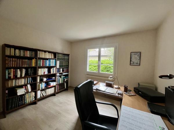 Landaise avec 5 chambres sur 1 220m² de parcelle à Cestas Bourg