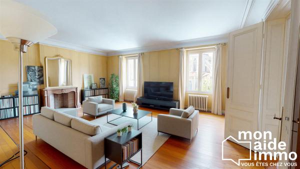 Appartement T4 dans Immeuble de caractère situé en hypercentre de Bordeaux